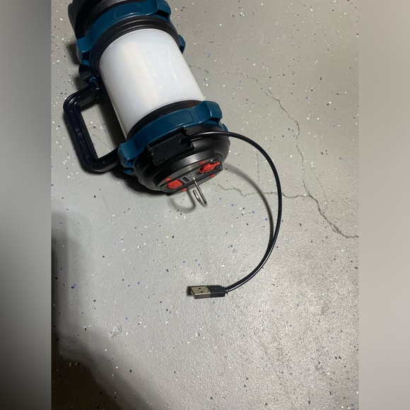 Rechargeable LED Spotlight Flashlight Flood Light with Adjustable Handle - Picture 4 of 9